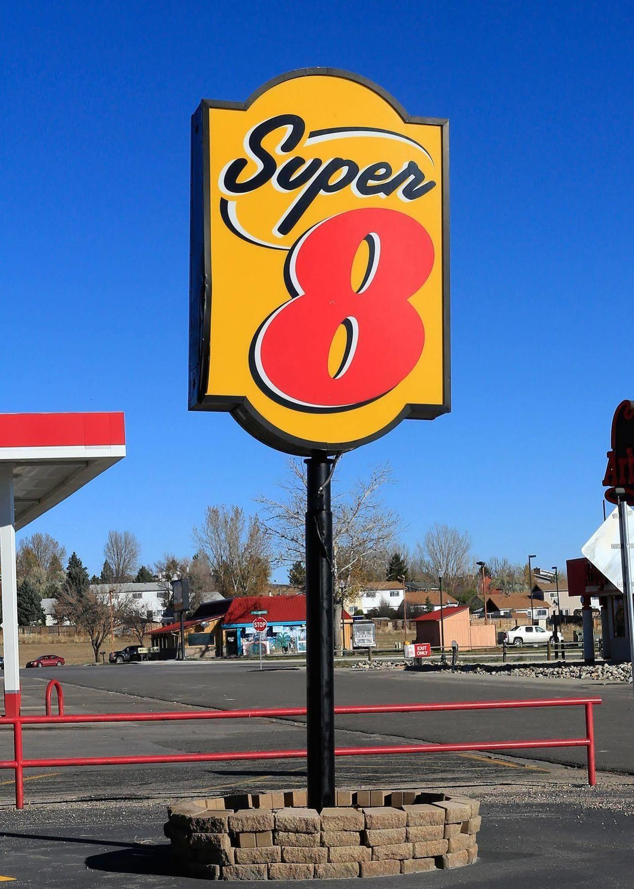 Super 8 By Wyndham Douglas Exteriör bild